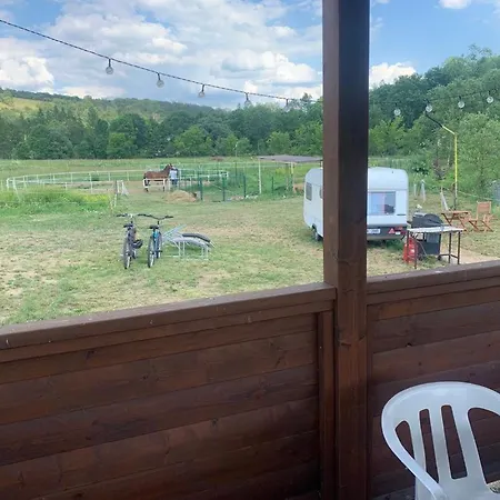 Campingplatz V Karavanu *